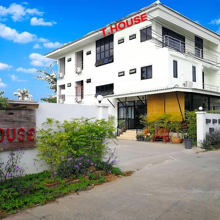 T. House Hotel Meszot Kültér fotó